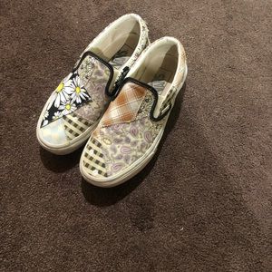 women’s vans (embroidered pattern style) 7.5